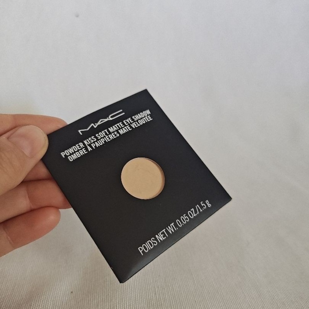 MAC Eyeshadow Best of Me Powder Kiss‎ Soft Matte Pro Palette Medium Warm Beige